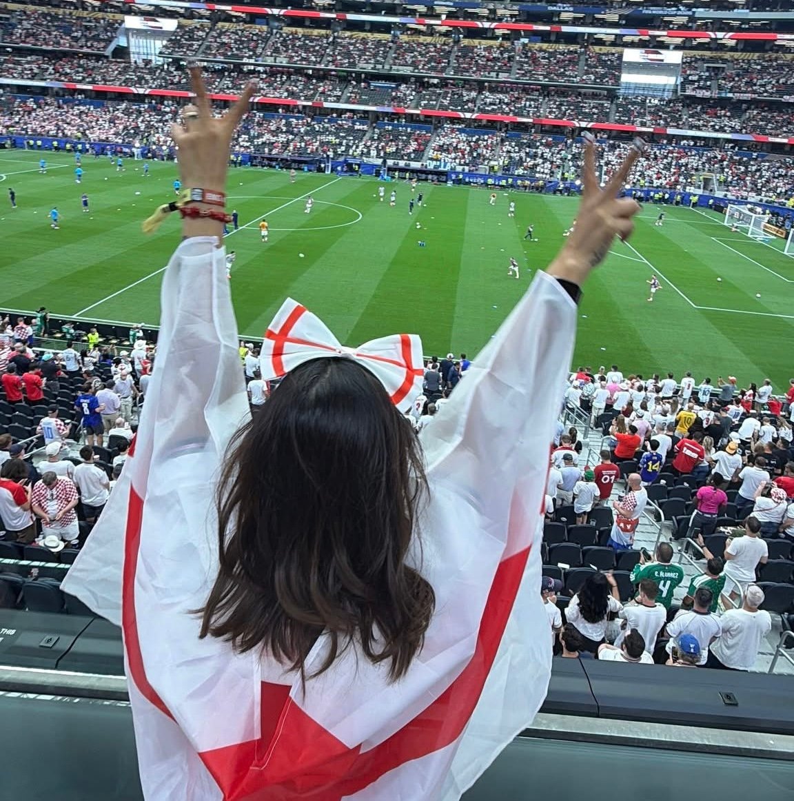 Smile Maung England Team L.A